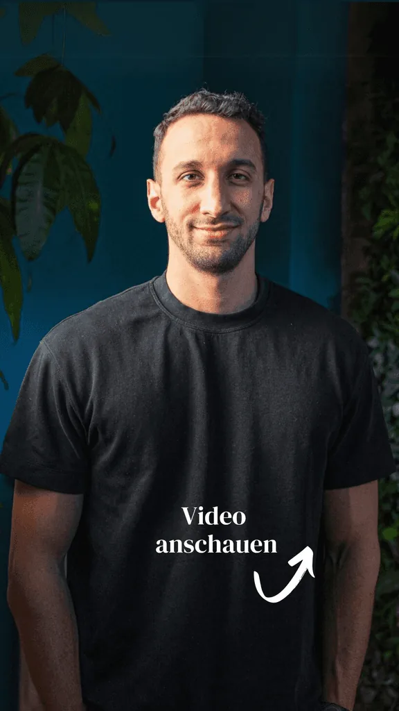 Dr. Marc Reinbach im Video-Porträt auf einem iPhone
